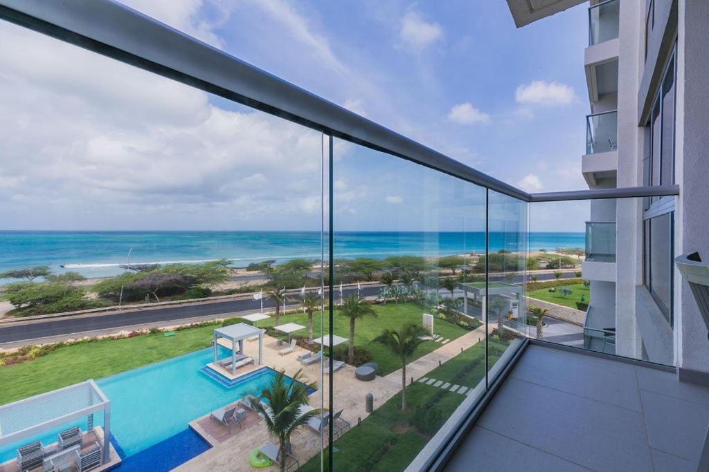 פאלם ביץ' Azure Beach Residences מראה חיצוני תמונה