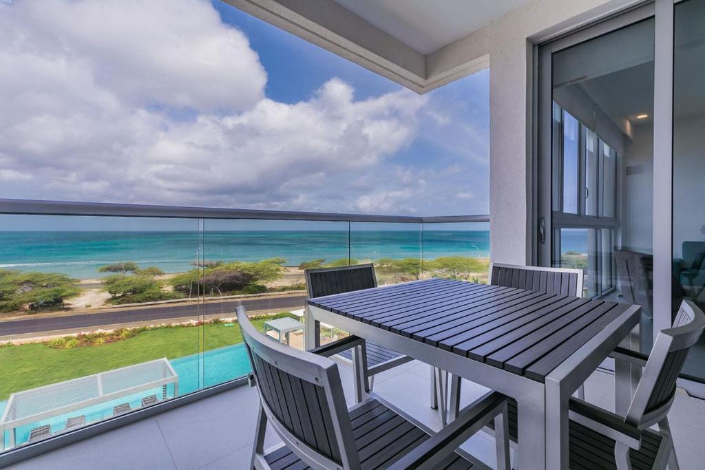 פאלם ביץ' Azure Beach Residences מראה חיצוני תמונה