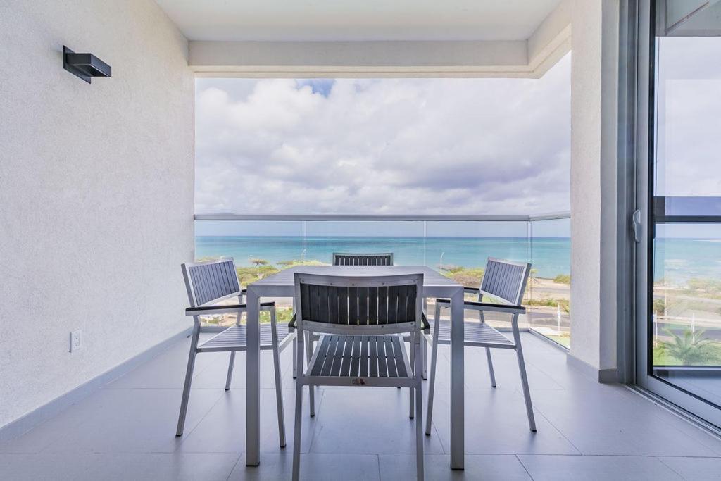 פאלם ביץ' Azure Beach Residences מראה חיצוני תמונה